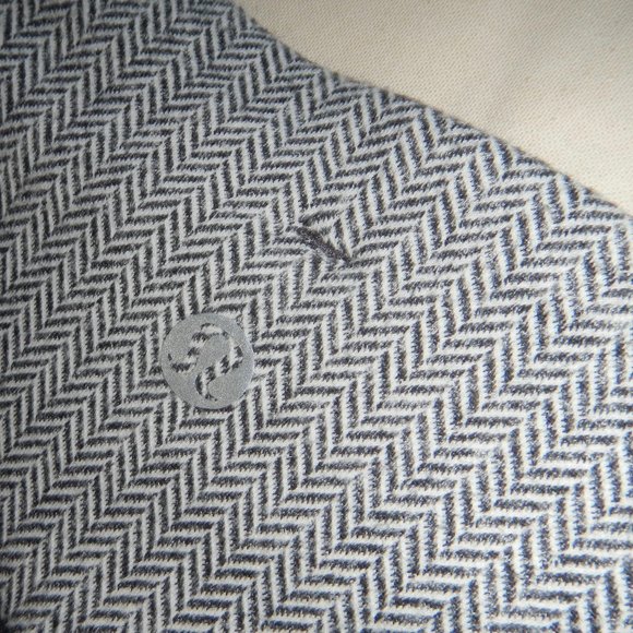 Like new Lululemon Run: Turn Around Tights - Picture 7 of 11